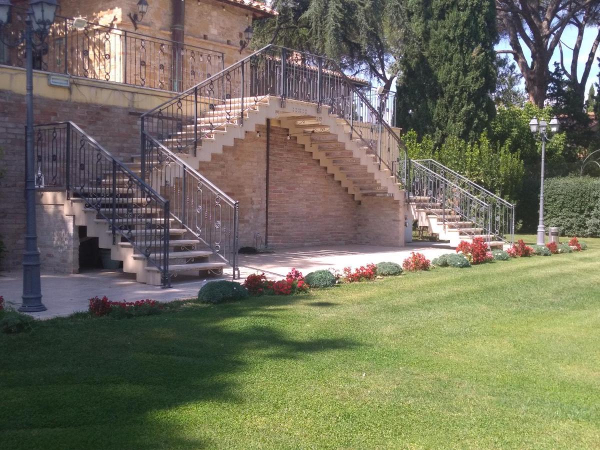Hotel Assisi Parco Dei Cavalieri Petrignano 外观 照片